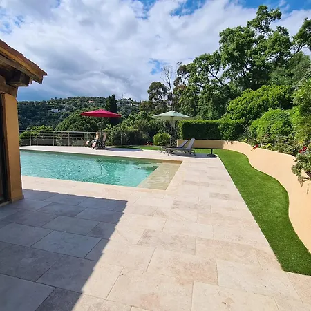 Luxueuse: Seaside Retreat With Private Pool *